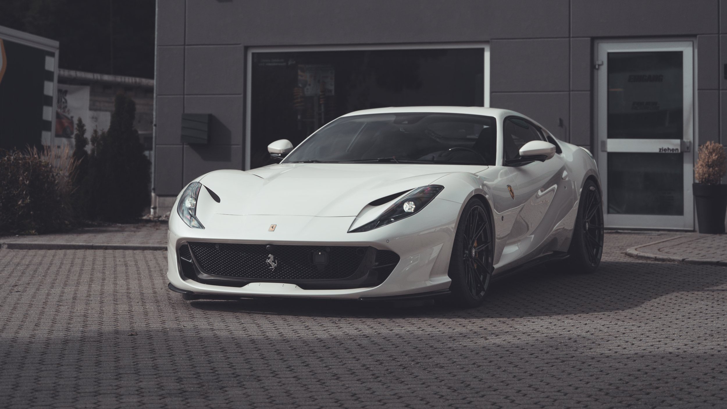 Ferrari+812+Superfast-13.jpg