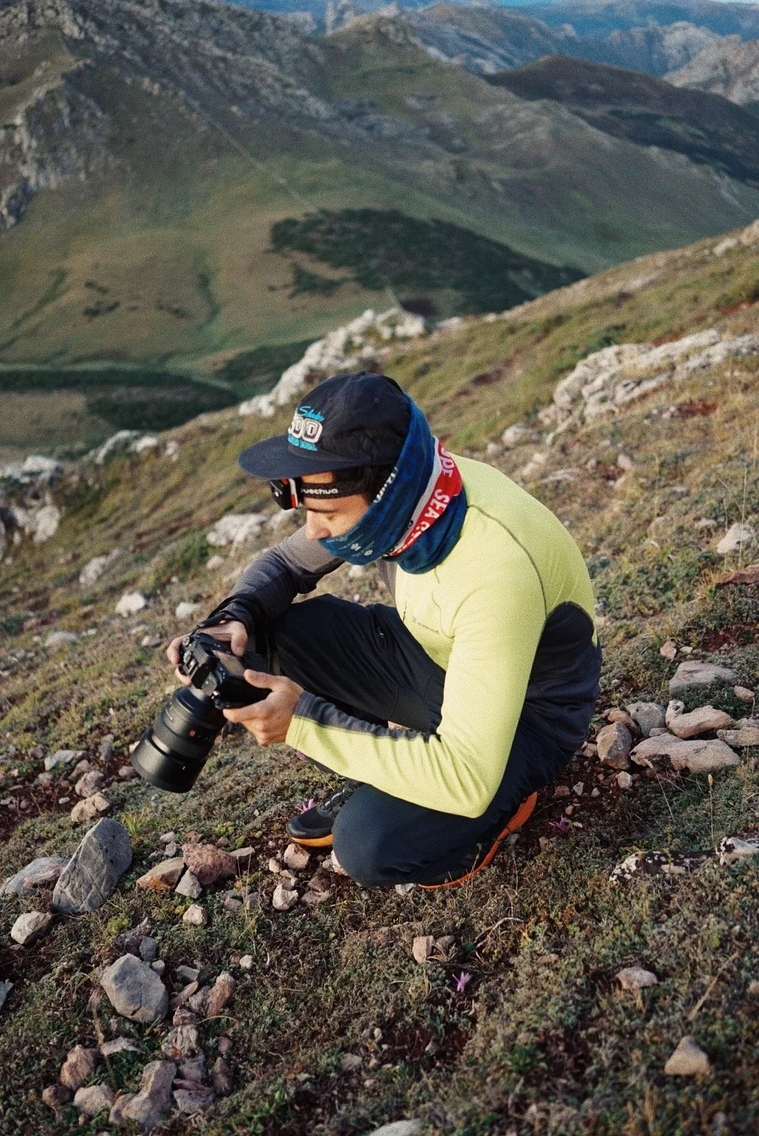 Waiting for the right moment in the mountains 