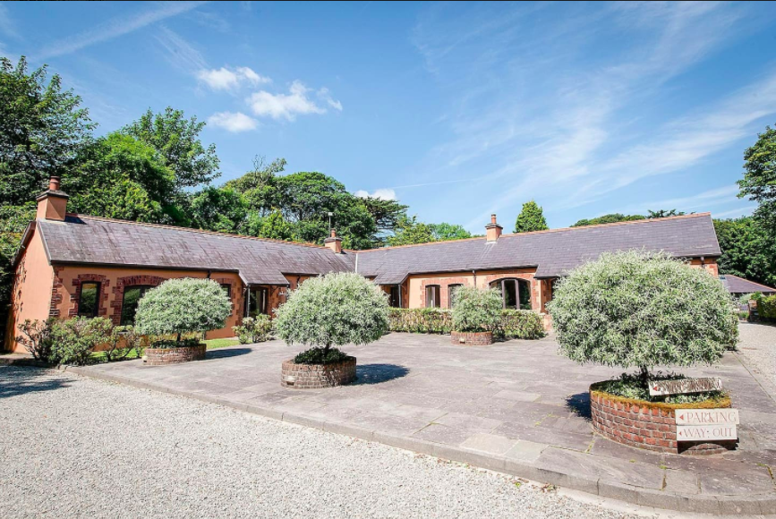 Top 3 Airbnbs in Ireland with swimming pools — HostButlers