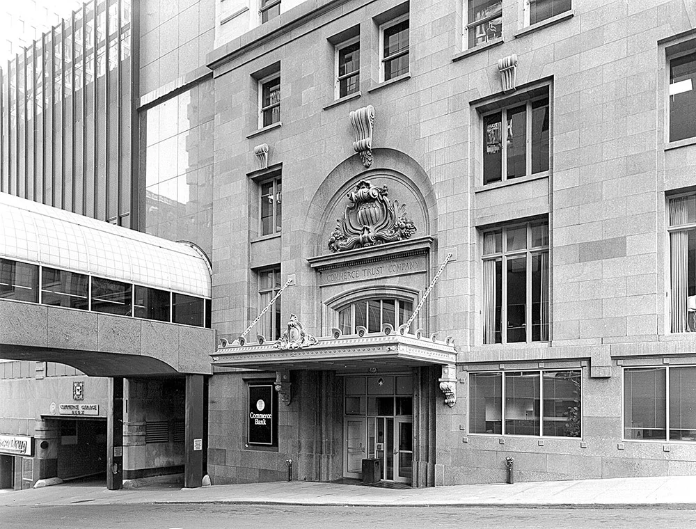 8250_152053-Commerce-Entrance.jpg