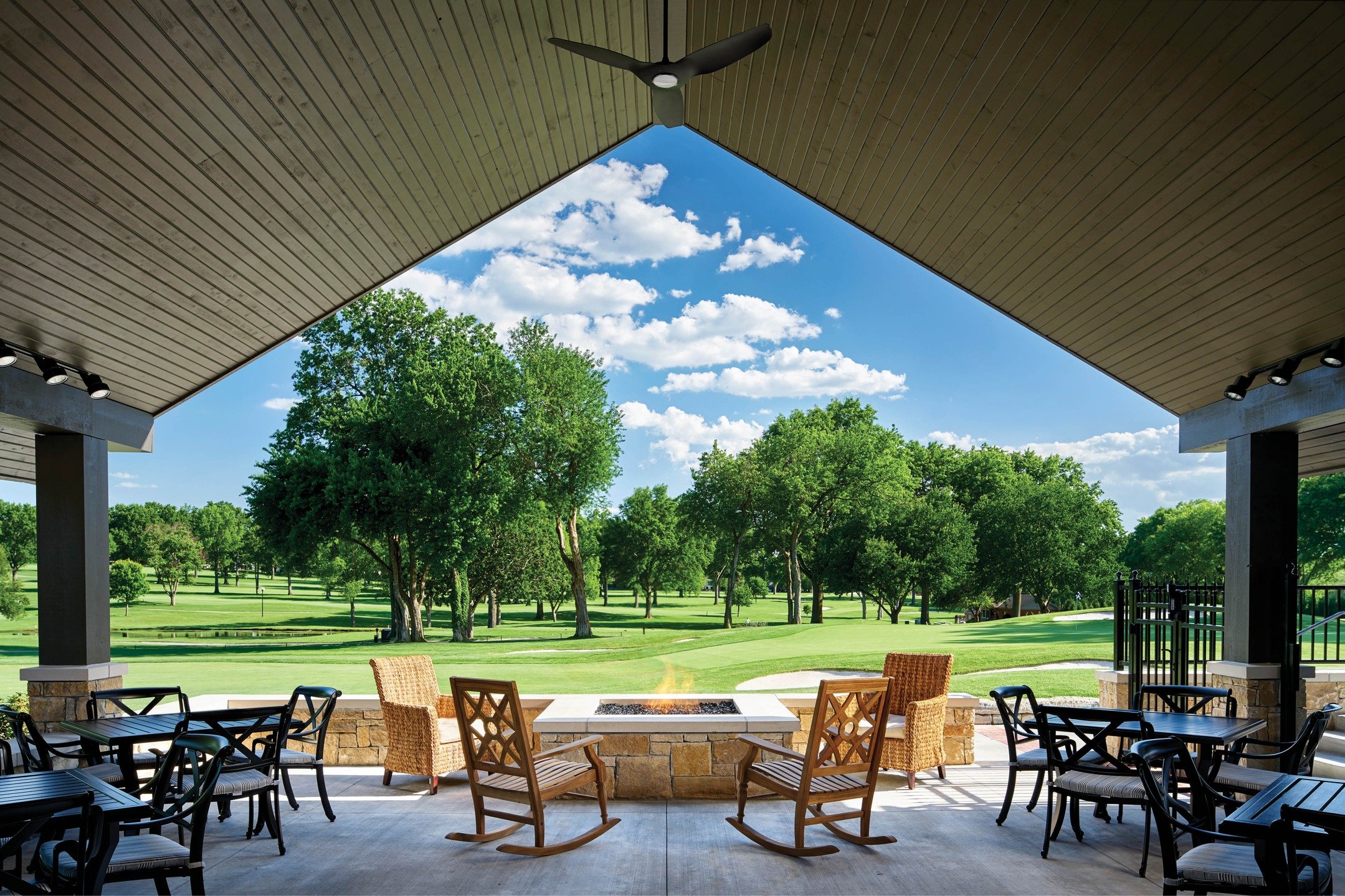 Thinking warm thoughts and dreaming of days at Indian Hills Country Club, a place that makes us happy, today and every day!☀️⛳
Whether you're relaxing by the fire with a view of the course or spending time with loved ones, here&rsquo;s to effortless 