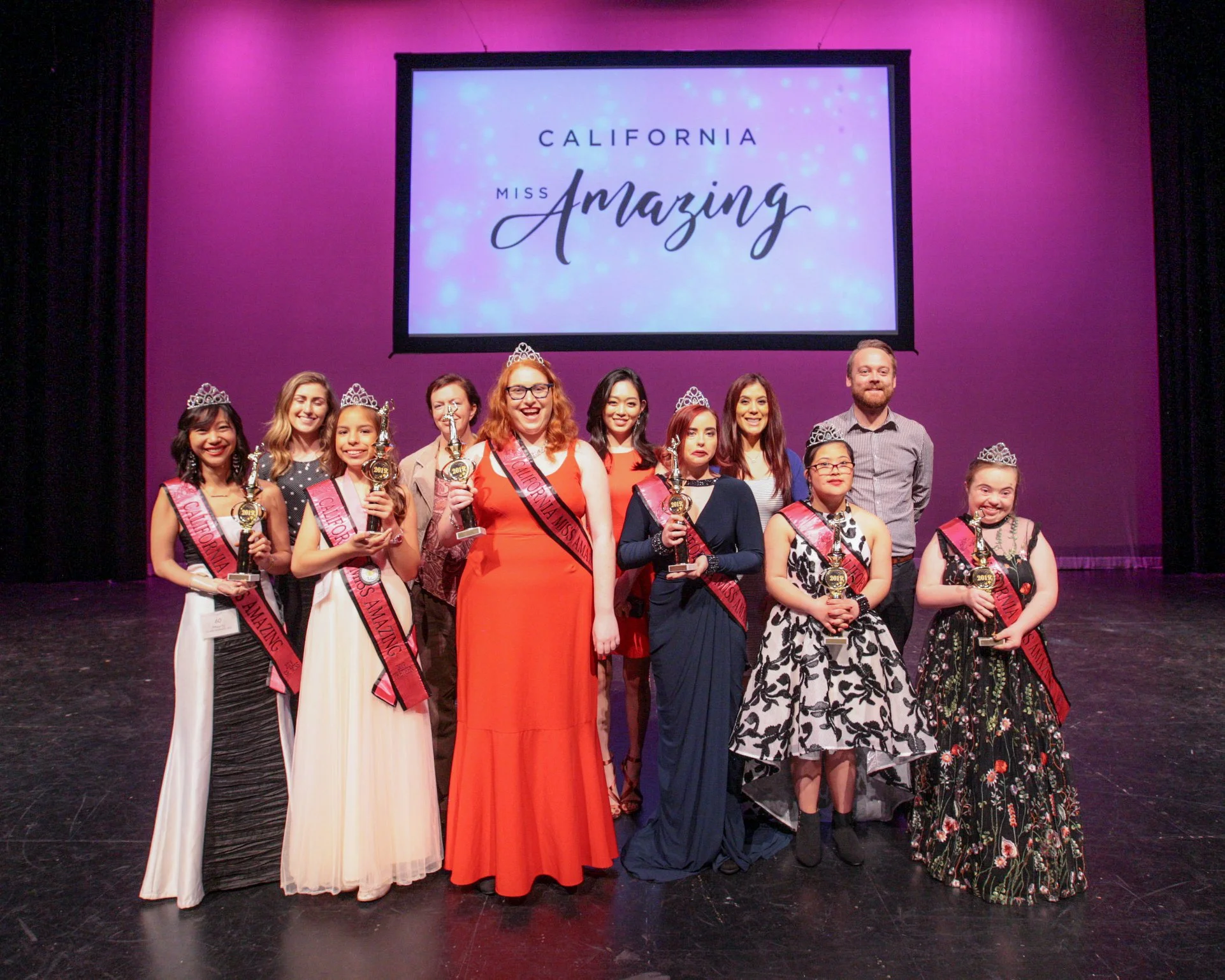 First Row, From Left to Right Tiffany Yu : 2019 National Miss Amazing Sr. Miss 1st Runner-Up, 2019 California Miss Amazing Sr. Miss Queen Aolani Delgado : 2019 California Miss Amazing Pre-Teen Queen Sarah Rosenberg : 2019 California Miss Amazing Jr. Miss Queen Riley Weinstein : 2019 National Miss Amazing Miss 1st Runner-Up, 2019 California Miss Amazing Miss Queen Itzel Gonzalez : 2019 California Miss Amazing Teen Queen Audrey Presby: 2019 California Miss Amazing Jr. Teen Queen