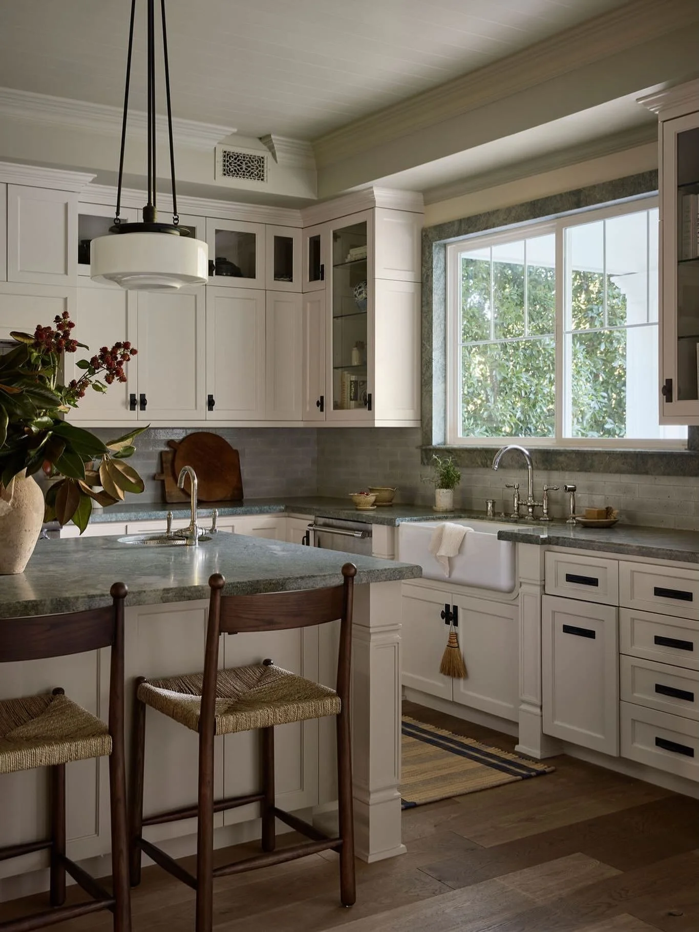 All of the warm and cool tones in this kitchen renovation. Lacquered cabinetry, a stone wrapped window and the prettiest glazed terracotta tile.

Interior Design by us, @designhutch.la 
Photography by @tinamichellephoto