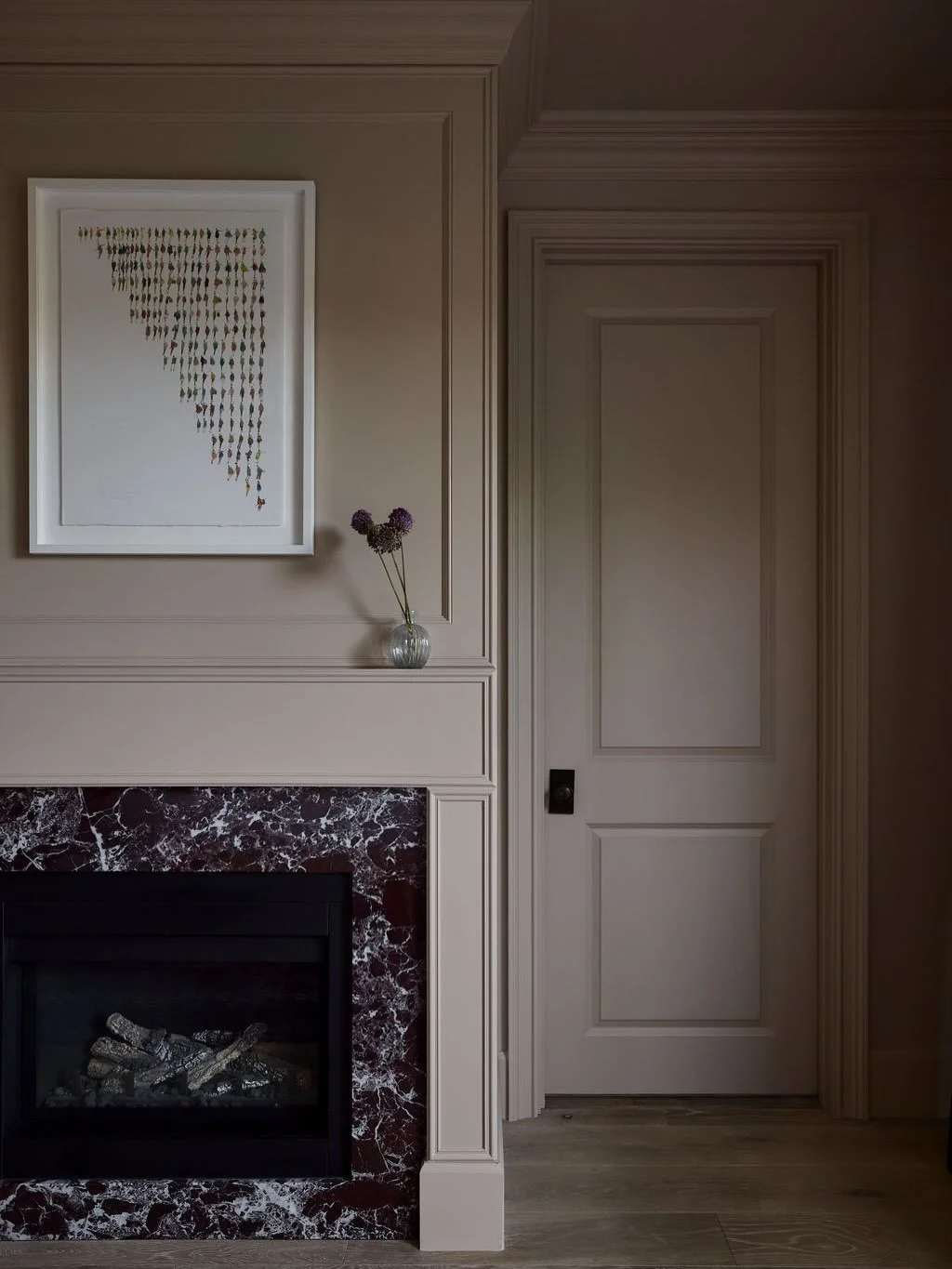 It&rsquo;s all in the millwork &amp; stone details 🤎

Interior Design by us @designhutch.la 
Photography by @tinamichellephoto