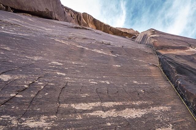 Red Rocks has a way.  What seems impossible will suddenly become possible. Like this gigantic roof or those wide stems. 📸by @planetkauffman @thenorthface_climb @maximropes @totemmt