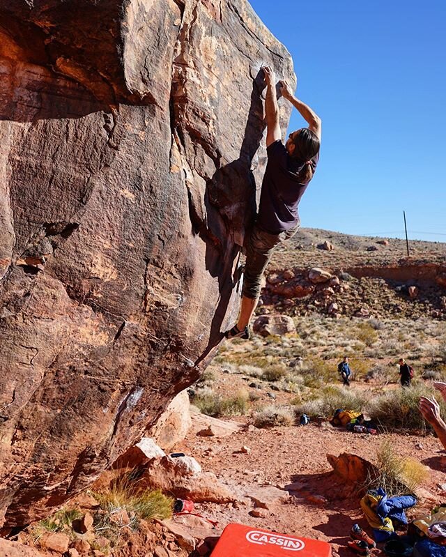 As a guy who loves to climb up anything, in any form, bouldering always eluded me. I have always just wanted to spend my climbing time exploring out in wild places and climbing the biggest things i possibly could on any given day I had to climb. But 