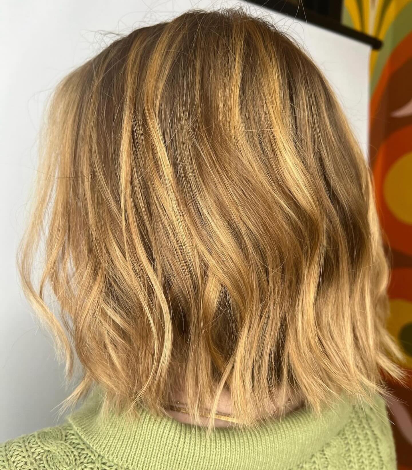 @ethanmatthewhair with a stunning honey blonde balayage and an example of how indoor vs outdoor lighting can affect pictures!
First photo is warm from indoor lighting.
2nd photo is outdoors in somewhat cloudy lighting! 
3rd photo is the before photo!