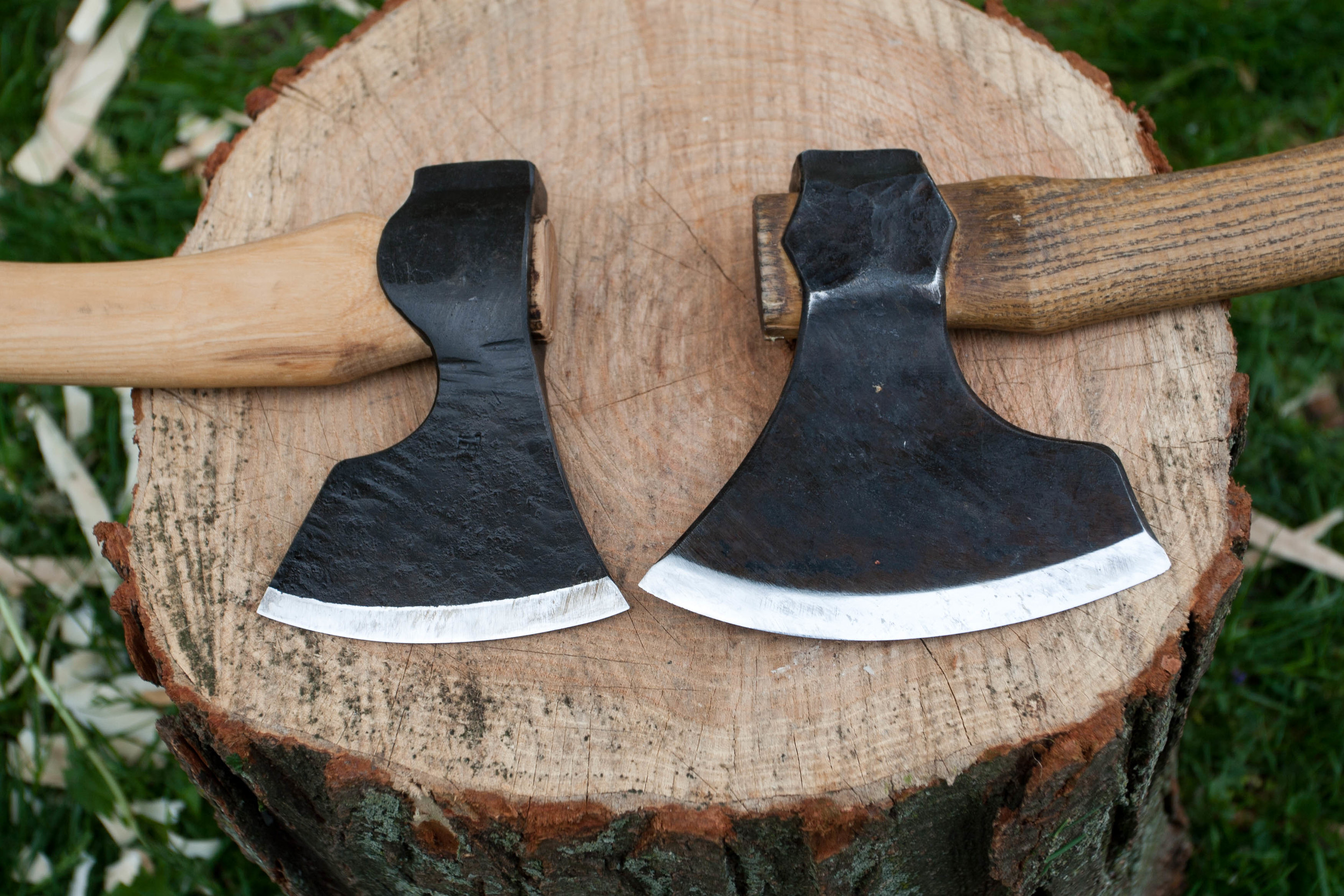 Shorter bit and narrower bevel on the Karlsson (left) compared to the Little Viking (right).