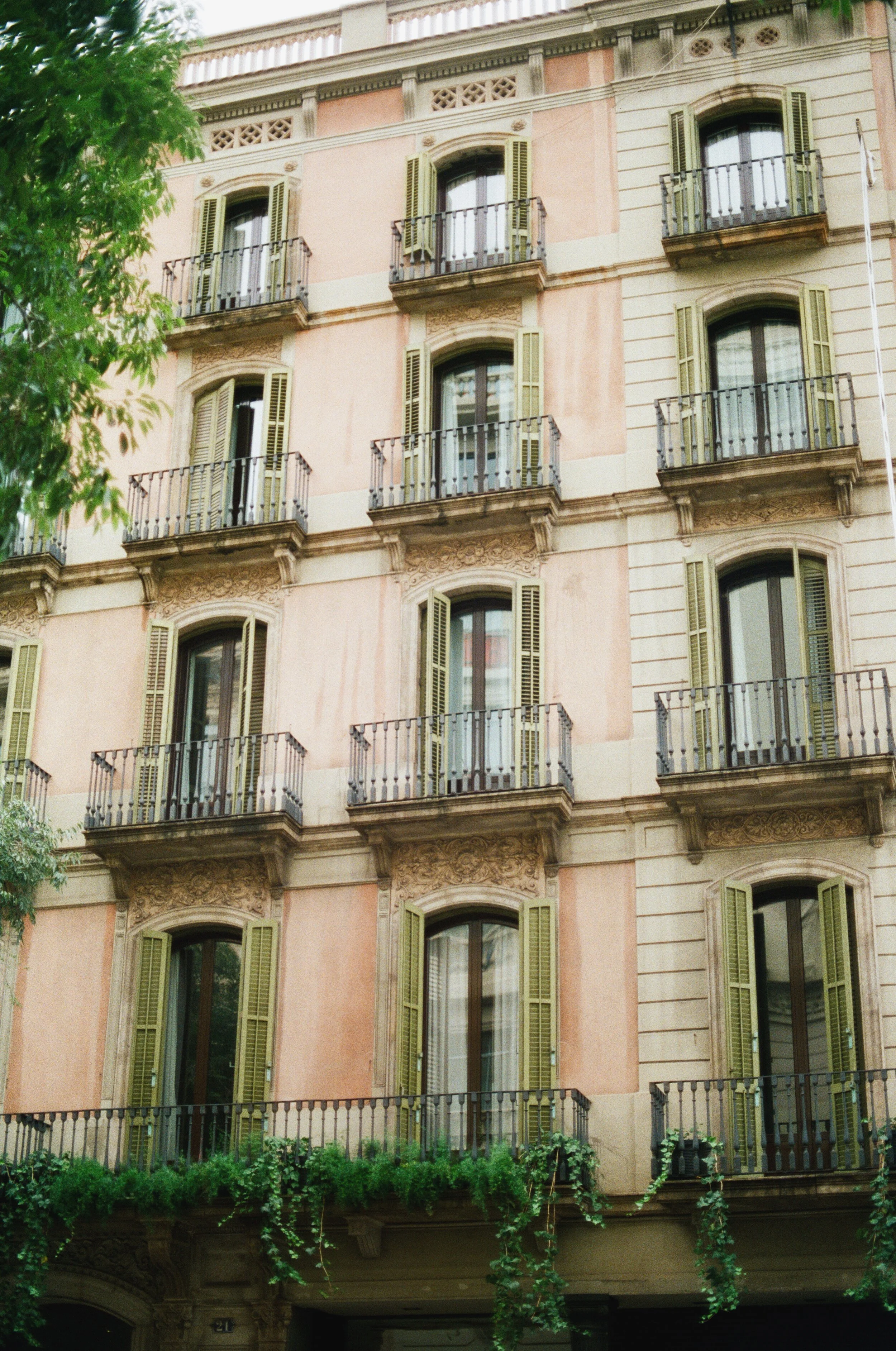 Chloe-Heath-Design-Travel-Guide-Barcelona-Ibiza-Spain.jpg