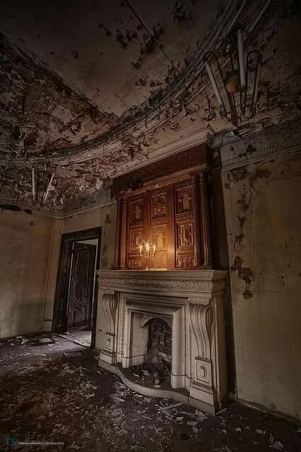 oldfireplace.jpg