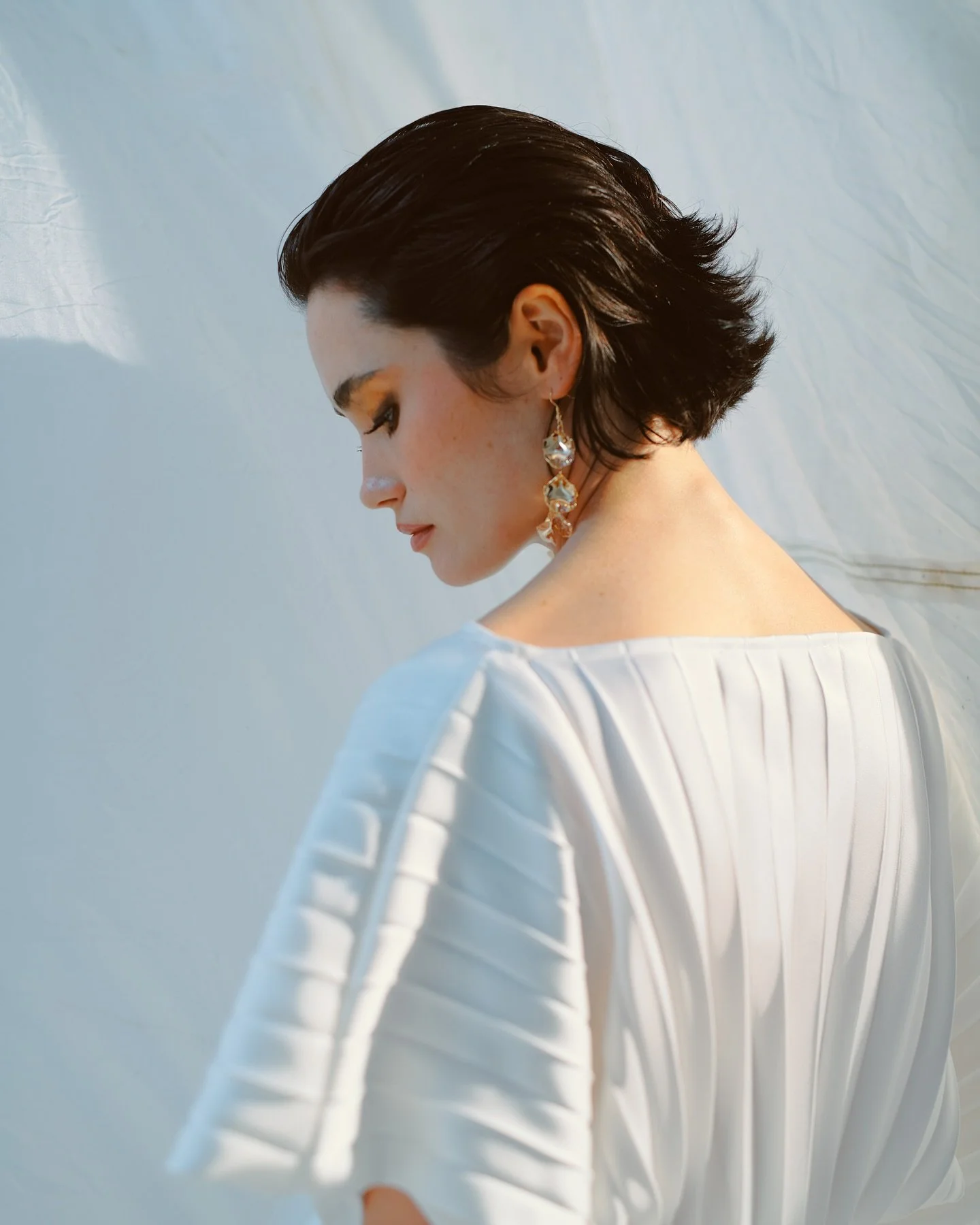 Awsome @nikolaselezinko in @magda_graff_makeup and @justynaoltarzewska_atelier dress.
 &mdash;&gt; shoot in @uvstudiowarsaw 8m high studio that helped me hanging old parachute and giving me 15m from light source needed to archive this effect.
#nikonp