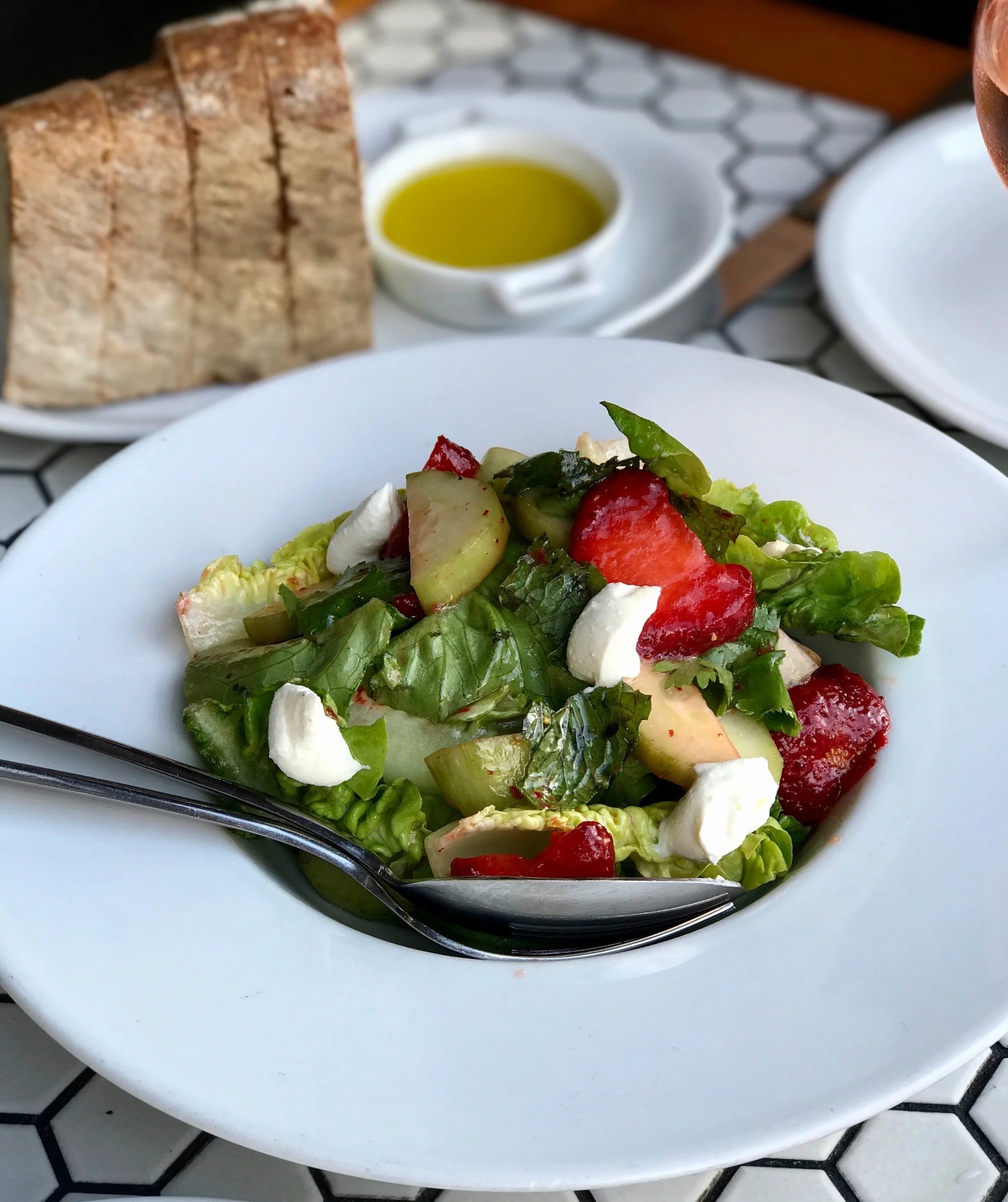 snackface-seattle-eats-artusi-strawberry-salad.jpg