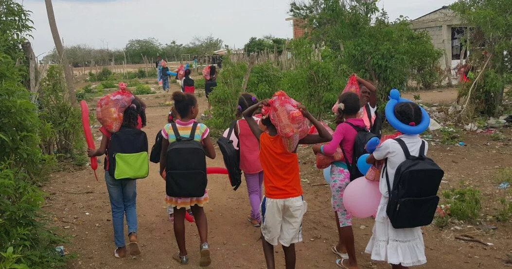 We at ER International provided sacks of food for the ministry outreach on the island of Tierra Bomba.