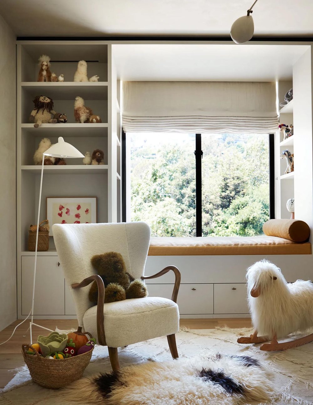  Jenni Kayne home featuring  Aero Cabinet Knobs  by Sun Valley Bronze Hardware.  Photography by Stephen Kent Johnson. 