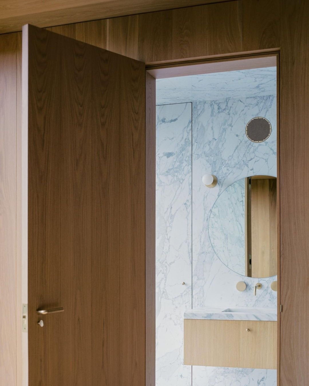 FEATURED PROJECT // House of Horns
Hand crafted door and cabinet hardware from Sun Valley Bronze.

Architect // WOJR Architecture
Photography // Nick Deardon Photography
Dealer // Folger &amp; Burt Architectural Hardware 

#sunvalleybronze #sunvalley