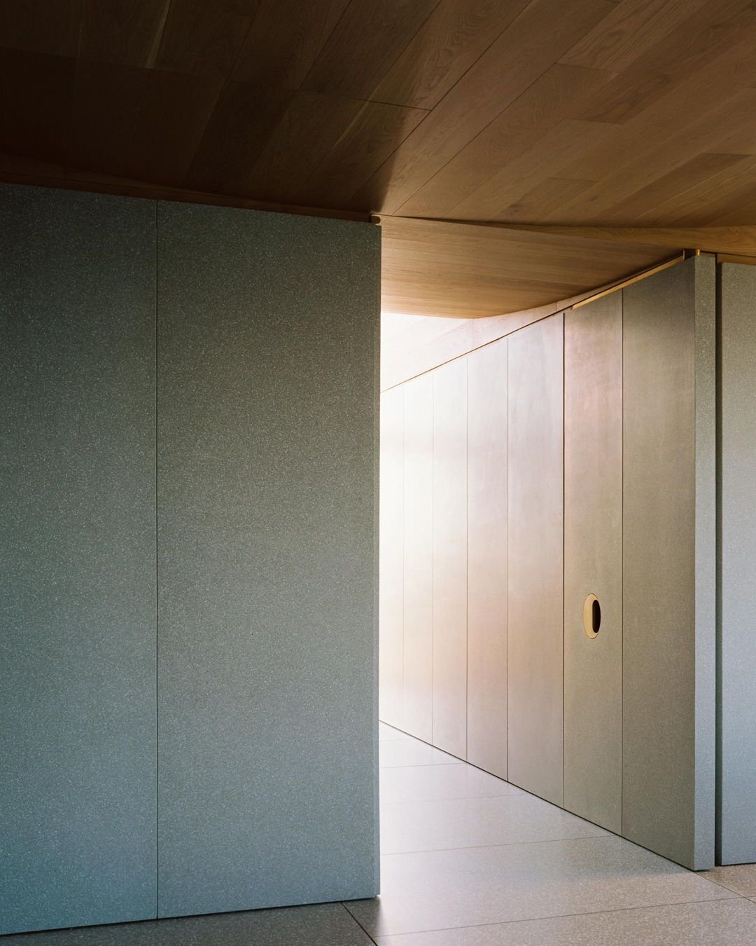 FEATURED PROJECT // House of Horns
Custom flush pull from Sun Valley Bronze.

Architect // WOJR Architecture
Photography // Nick Deardon Photography
Dealer // Folger &amp; Burt Architectural Hardware 

#sunvalleybronze #sunvalleybronzehardware #doorh
