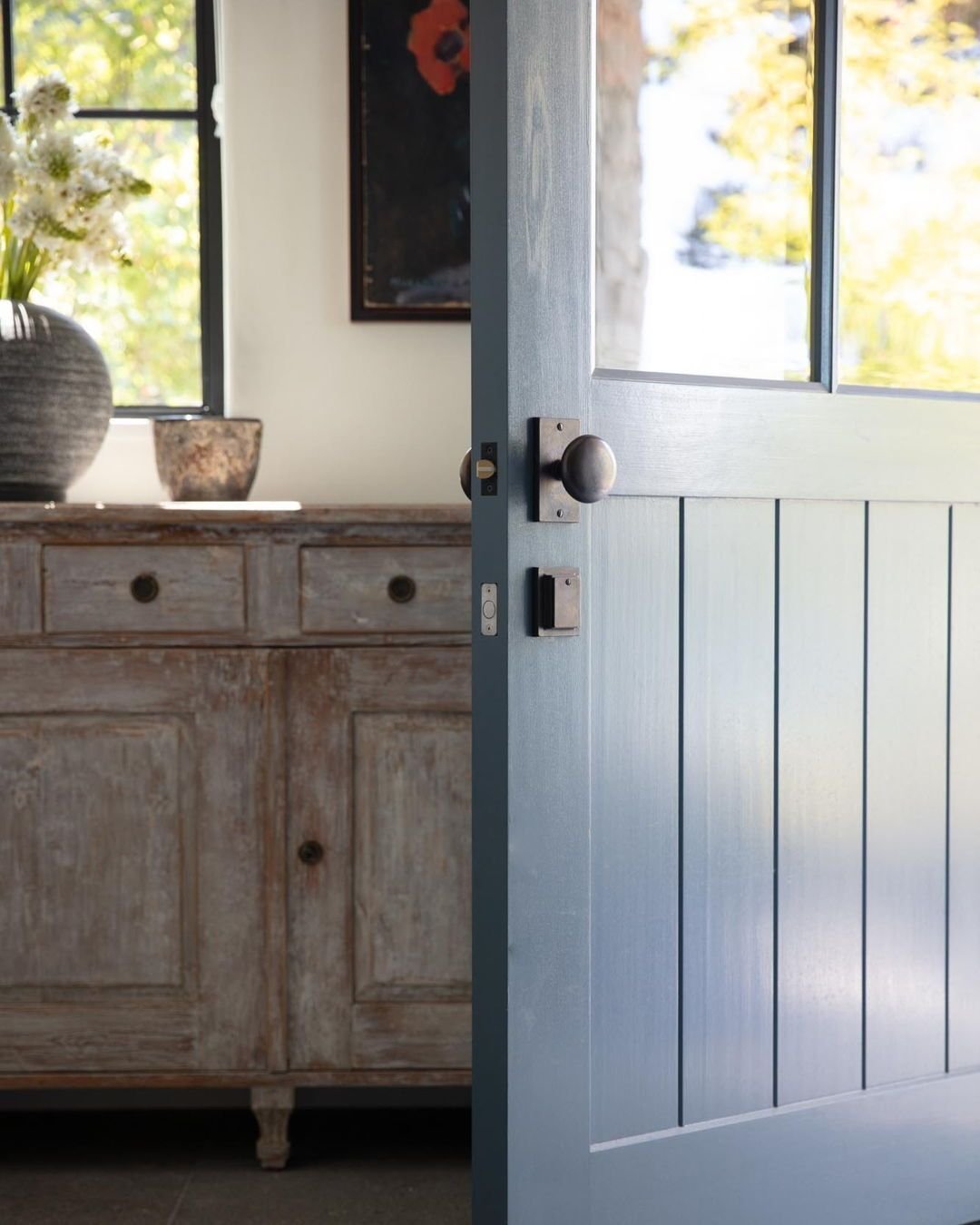 It's in the Details // A beautiful waterfront entry in the Pacific Northwest featuring Sun Valley Bronze Door Hardware. 

Architecture // Hoedemaker Pfeiffer
Photography // Ian Eland