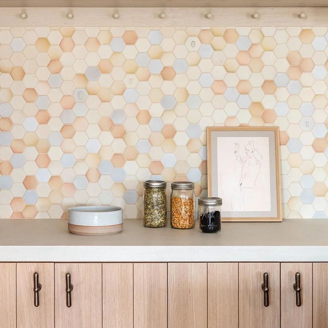 It's in the Details // Sun Valley Bronze T-Pulls and Cabinet Hardware are featured throughout the home.

Design // @abbyhetheringtoninteriors 
Photography // @LucyCall 

#sunvalleybronze #sunvalleybronzehardware #bronzehardware #architecturalhardware