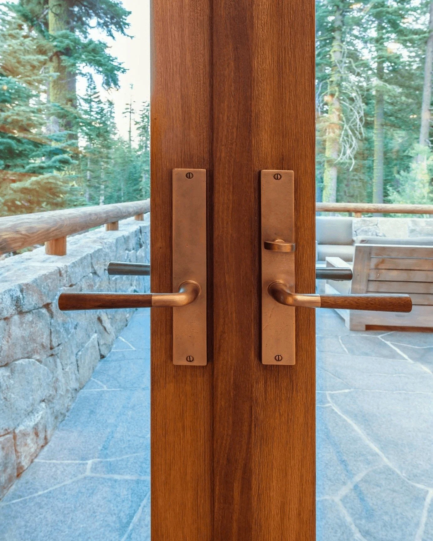 It's in the Details // Sun Valley Bronze Door Hardware

Architect // Land to Living 
Photography // Vance Fox 

#sunvalleybronze #sunvalleybronzehardware #bronzehardware #architecturalhardware #doorhardware #interiordesign #architecture #luxuryhardwa