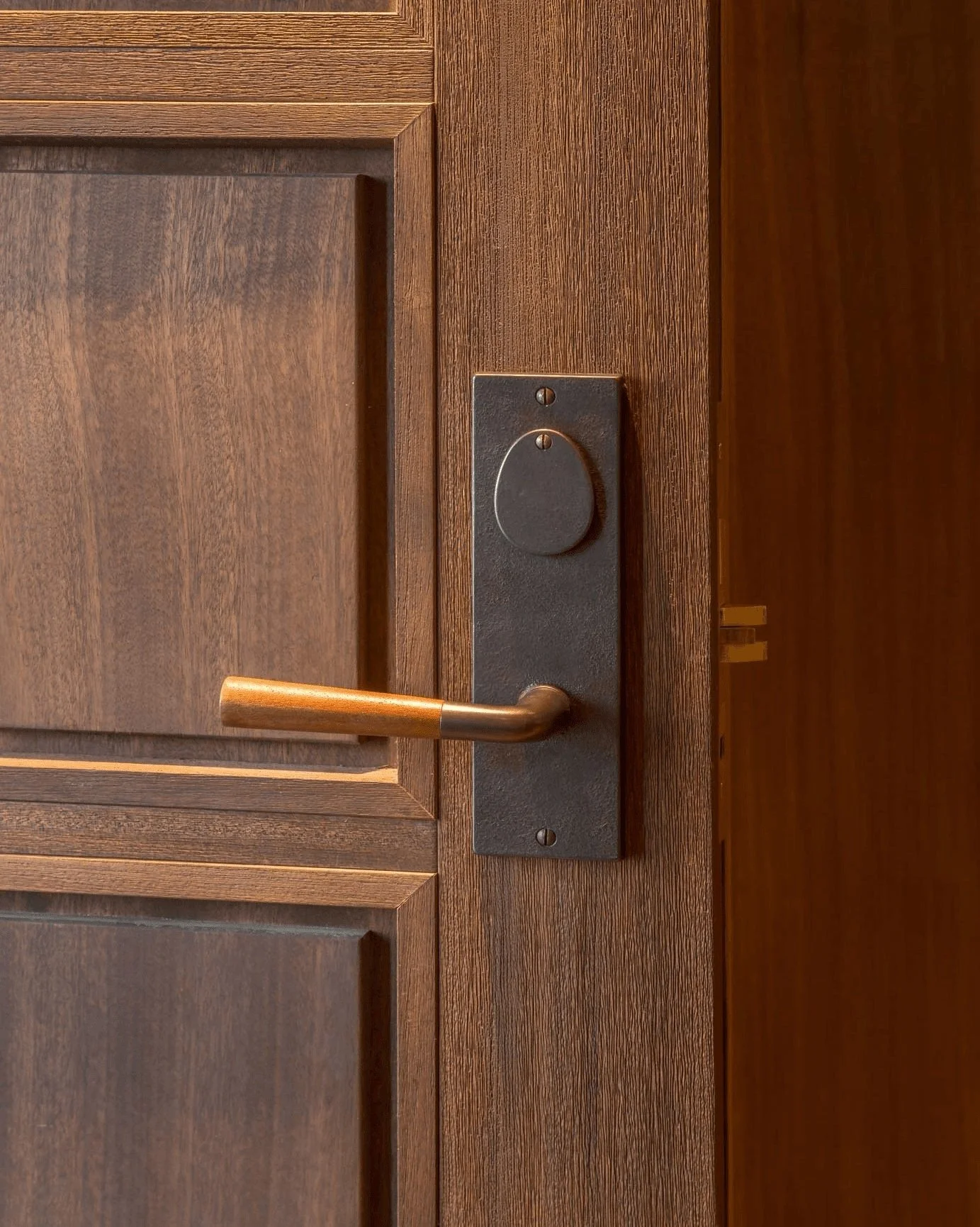 It's in the Details // Sun Valley Bronze Door Hardware

Architect // Land to Living 
Photography // Vance Fox 

#sunvalleybronze #sunvalleybronzehardware #bronzehardware #architecturalhardware #doorhardware #interiordesign #architecture #luxuryhardwa