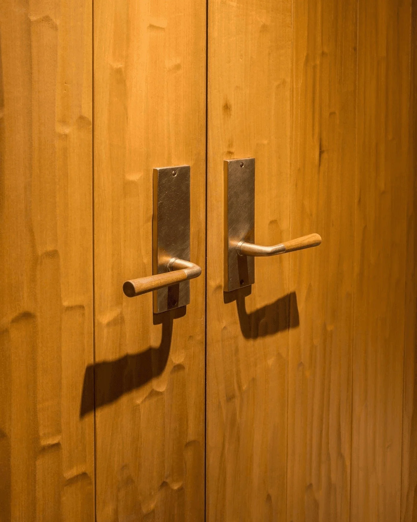 It's in the Details // Sun Valley Bronze Door Hardware

Architect // Land to Living 
Photography // Vance Fox 

#sunvalleybronze #sunvalleybronzehardware #bronzehardware #architecturalhardware #doorhardware #interiordesign #architecture #luxuryhardwa