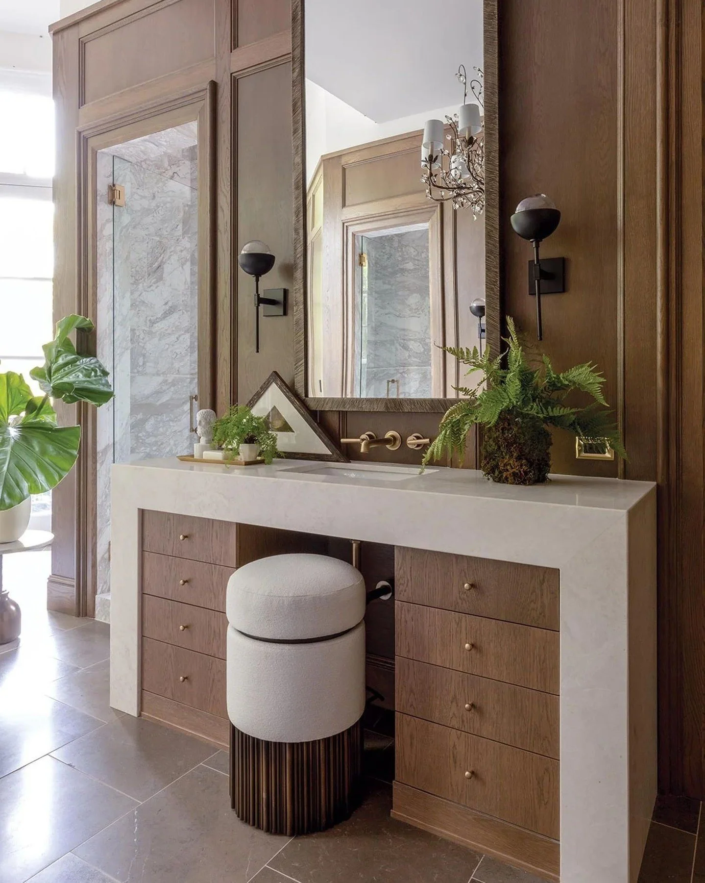 Featured Project // Flower Magazine's Nashville Showhouse

From bold interiors to breathtaking floral design, this home makes a lasting impression. @flowermagazine #flowershowhouse 

Architecture // Pfeffer Torode
Photography // Leslee Mitchell @lesl