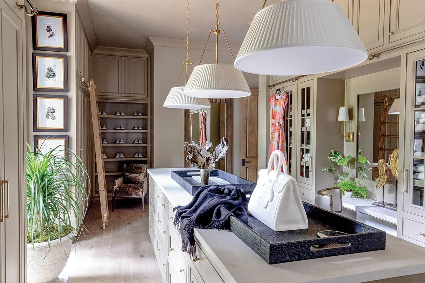 Featured Project // Flower Magazine's Nashville Showhouse

From bold interiors to breathtaking floral design, this home makes a lasting impression. @flowermagazine #flowershowhouse 

Architecture // Pfeffer Torode
Photography // Leslee Mitchell @lesl