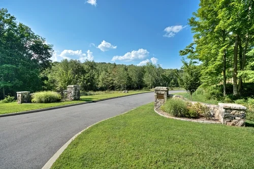 Falcon Ridge | Goldens Bridge