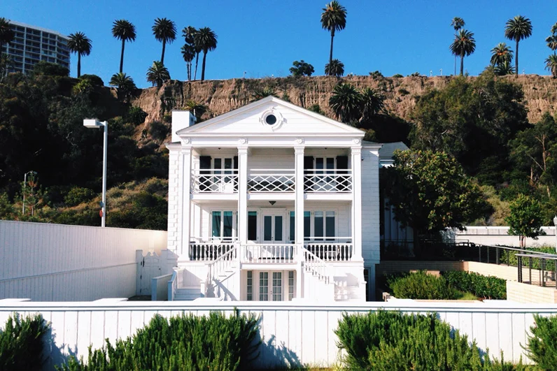 Relax On The Beachfront Terrace of An Old Hollywood Movie Star