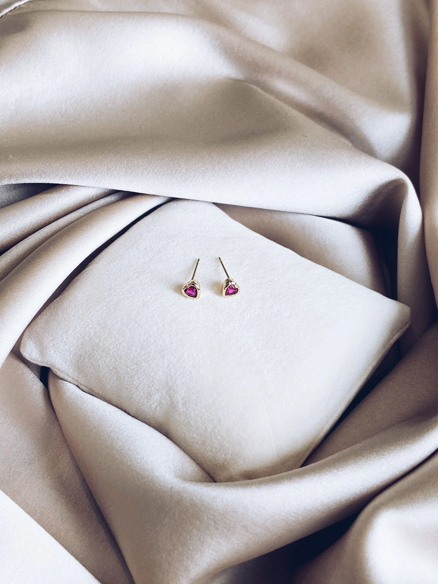 Piccolo Amore Heart Stud Earrings