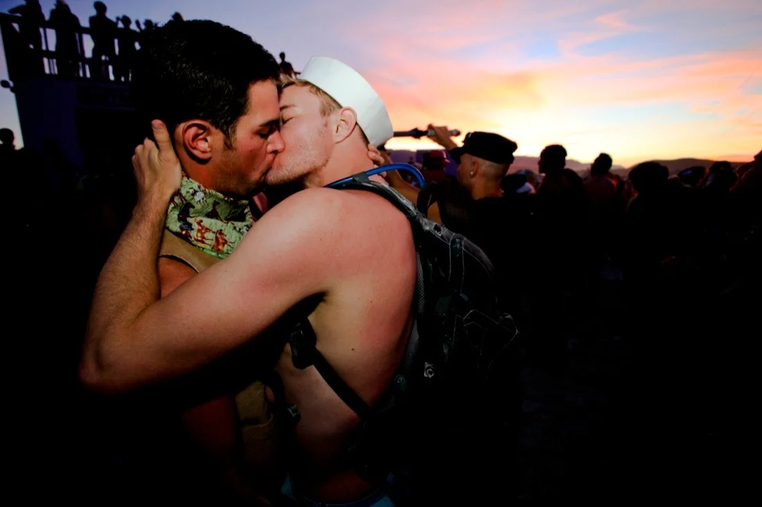burning man 2010 156; gay sunset kiss.jpg