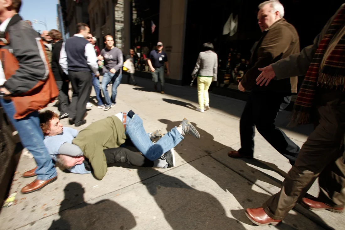 saint patrick's day parade 30; fight.jpg