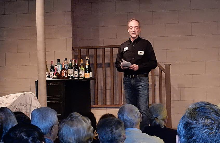 Jim Belanger introduces a play . Photo: Linda Gasparello