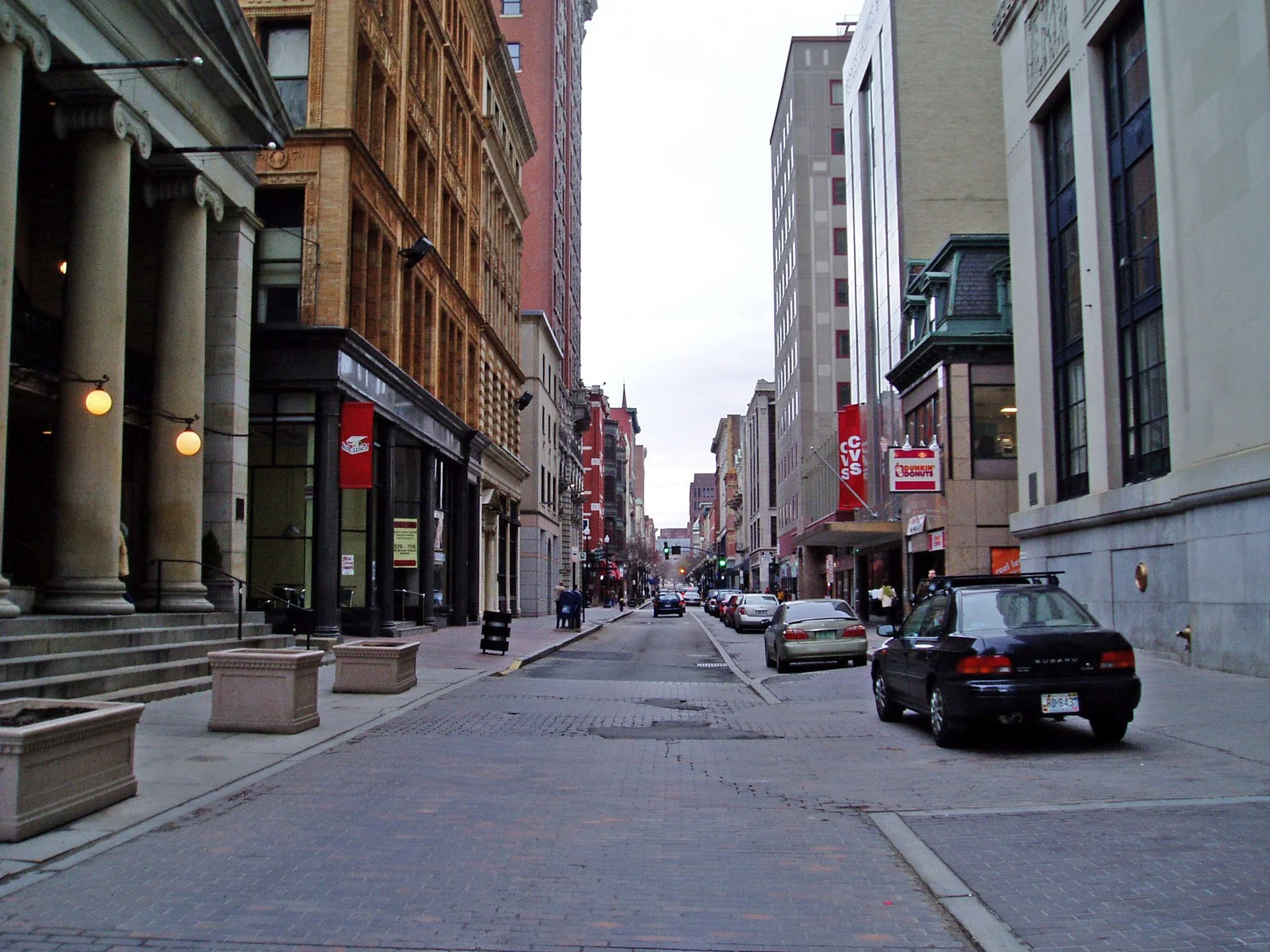 CC BY-SA 3.0-&nbsp;Downtown Providence, with the Arcade (1828) at the left.