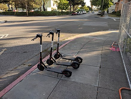 440px-Bird_scooters_on_the_sidewalk_in_San_Jose.jpg