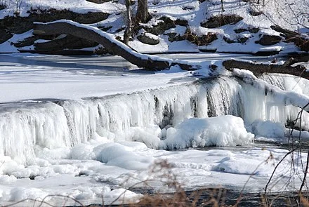 440px-Frozen_Wappinger_Creek.JPG
