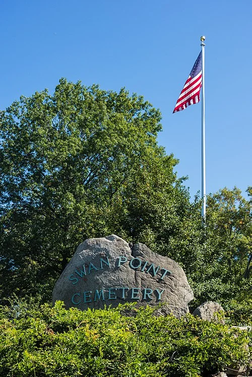 500px-Swan_Point_Cemetery_entrance.jpg