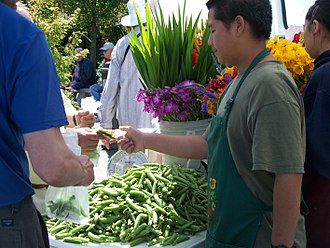 330px-Transaction_at_a_Farmers'_Market.jpeg
