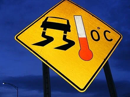 Panneau_routier_Québec_gel_au_sol_-_Gaspé.jpg