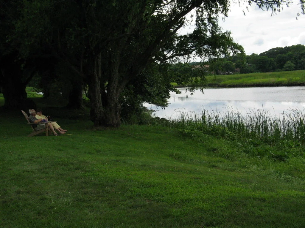 Relaxing behind the Florence Griswold Museum—Photo by GK tramrunner229