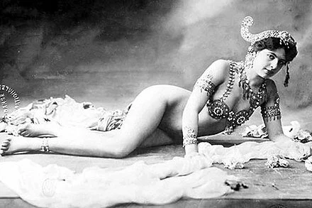 440px-Mata_Hari_15.jpg