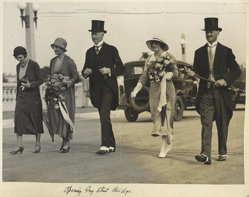 StateLibQld_1_232967_Governor_Goodwin_and_party_walking_across_the_Grey_Street_Bridge_after_its_opening.jpg