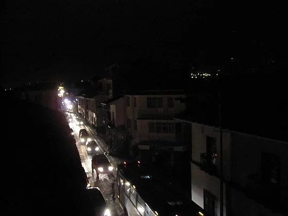 560px-Calle_Larga_at_night_during_power_cut.jpeg
