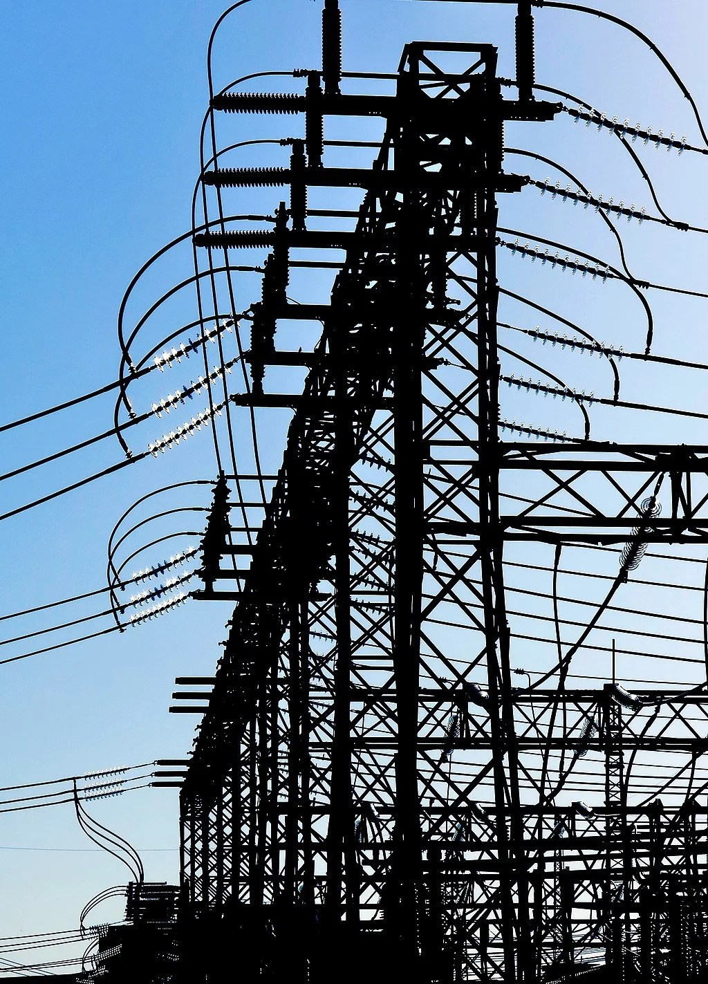 Llewellyn King: Folks want more power but not power lines