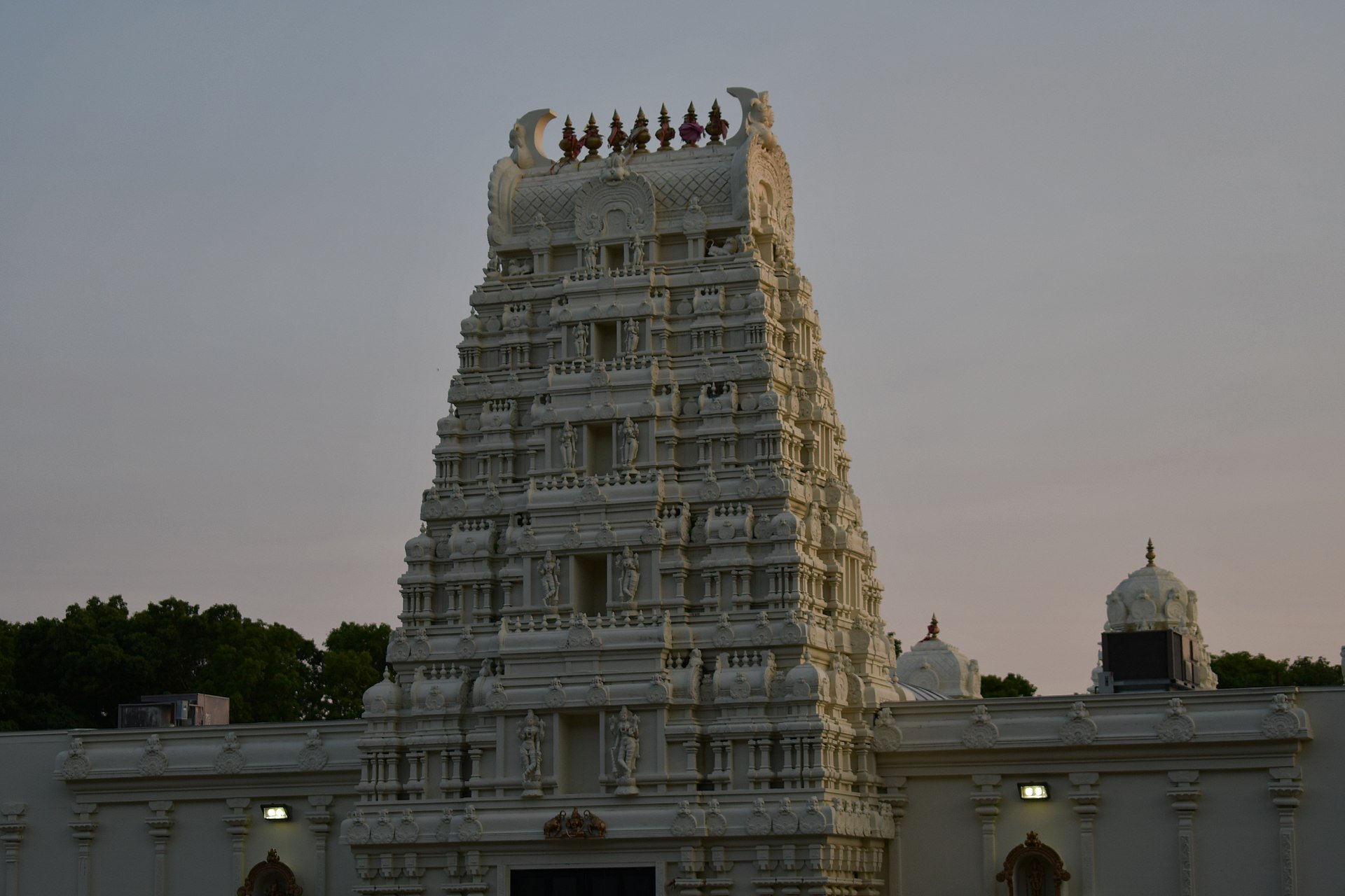 History of India in New England; Llewellyn King on what holds back that huge nation