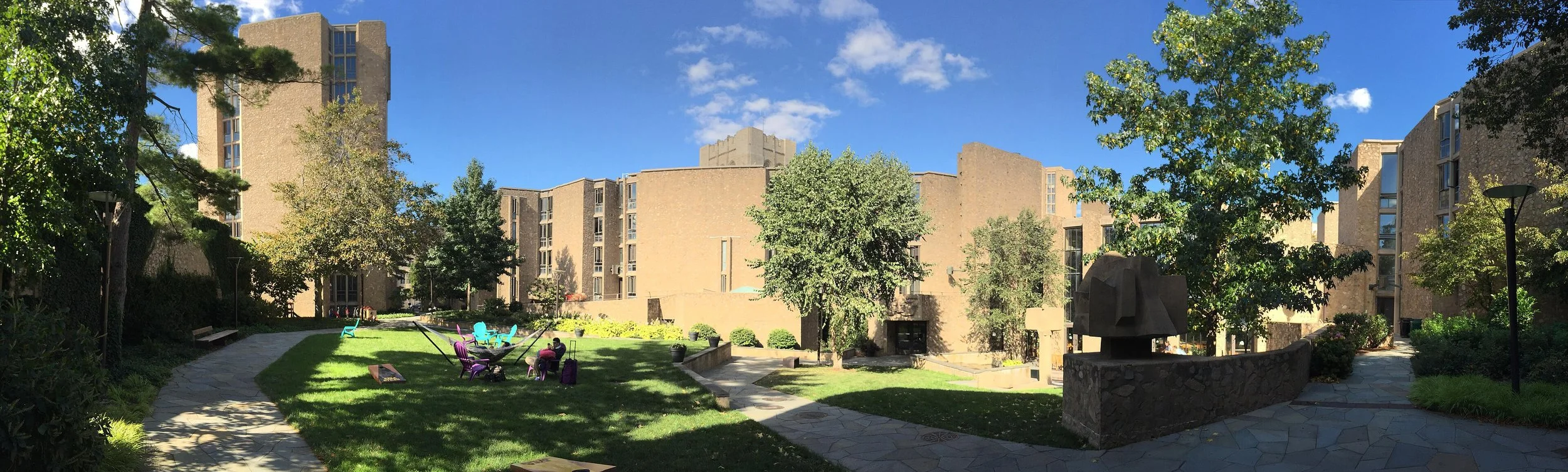 Ezra_Stiles_Courtyard.jpg