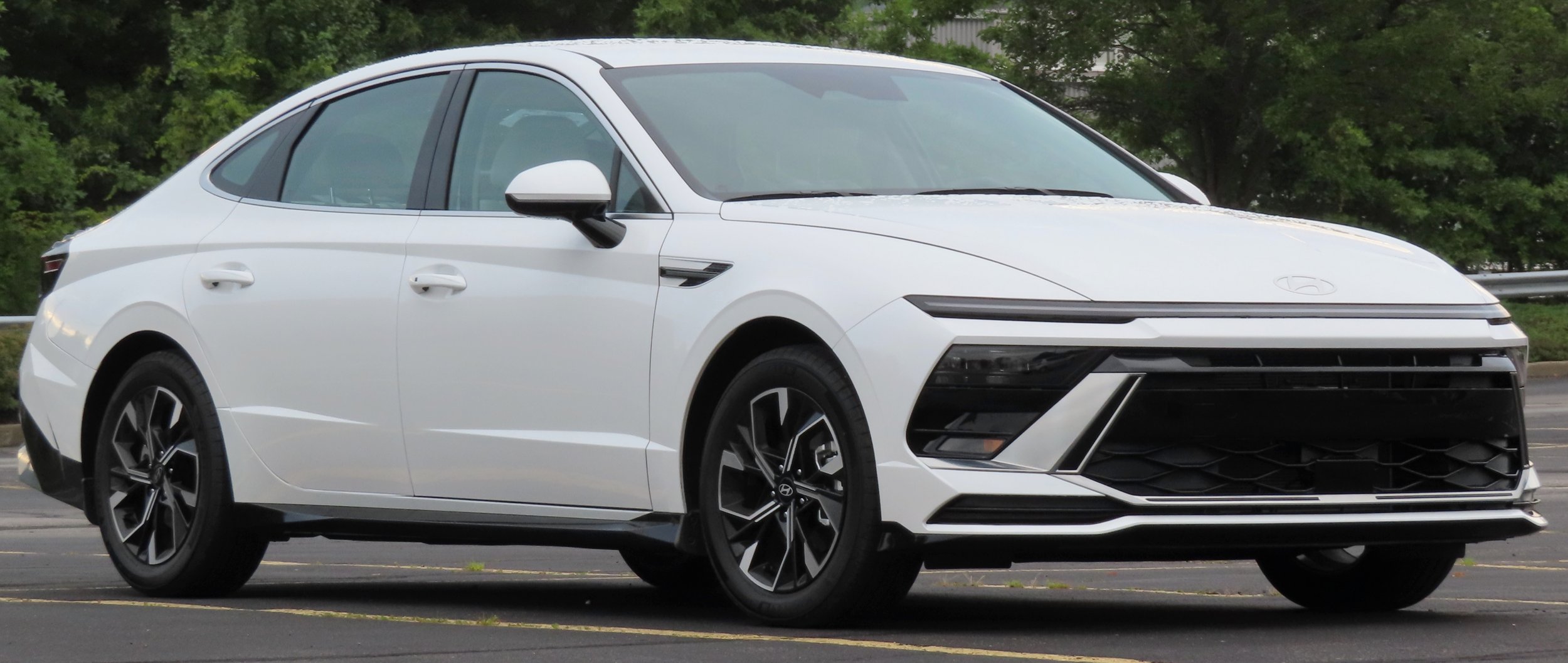 2024_Hyundai_Sonata_SEL,_front_right.jpg