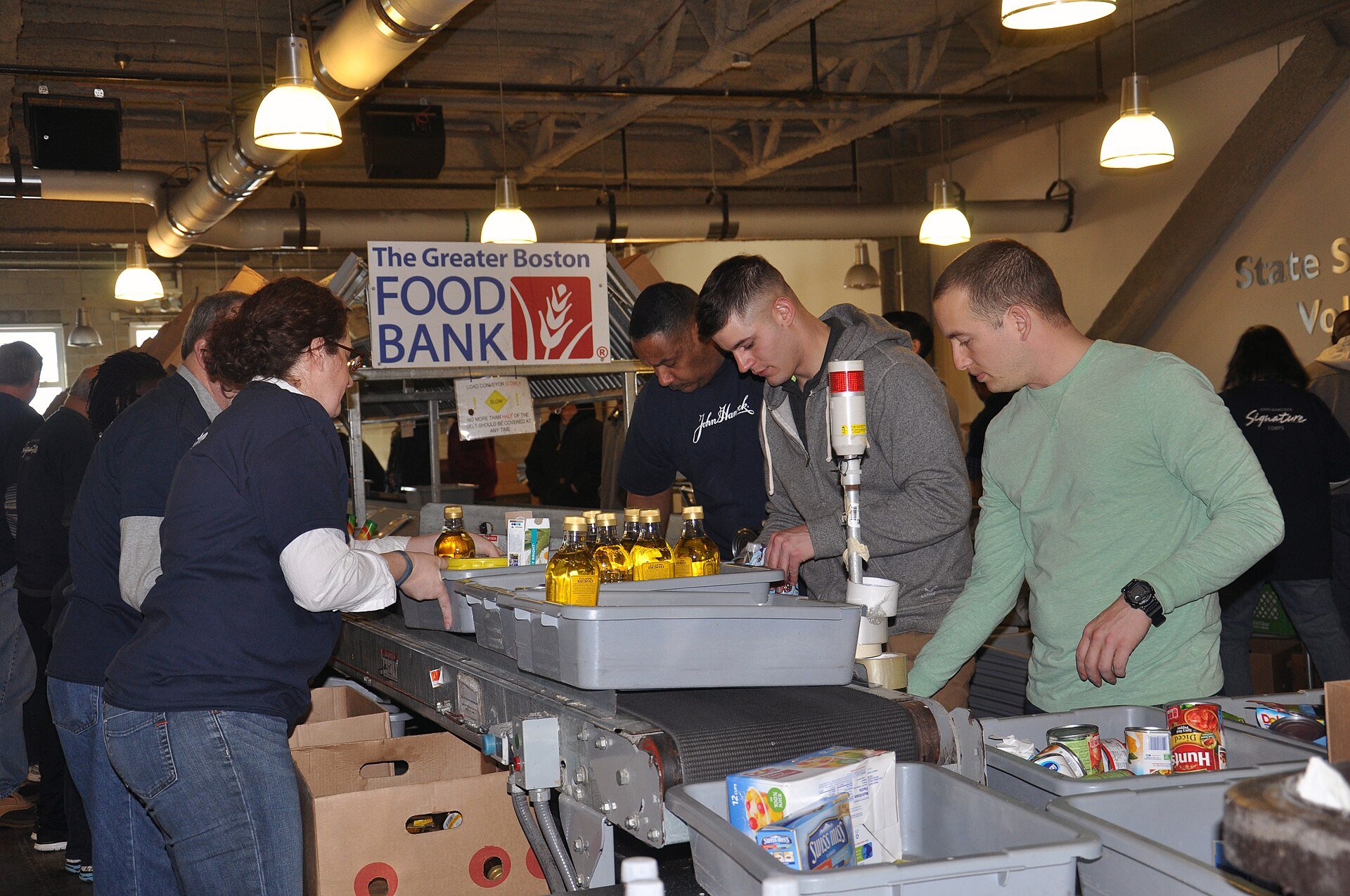 COMREL_at_Boston_food_bank_150316-N-GG458-042.jpg