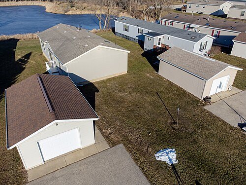 Mobile_home_with_garage (1).jpg