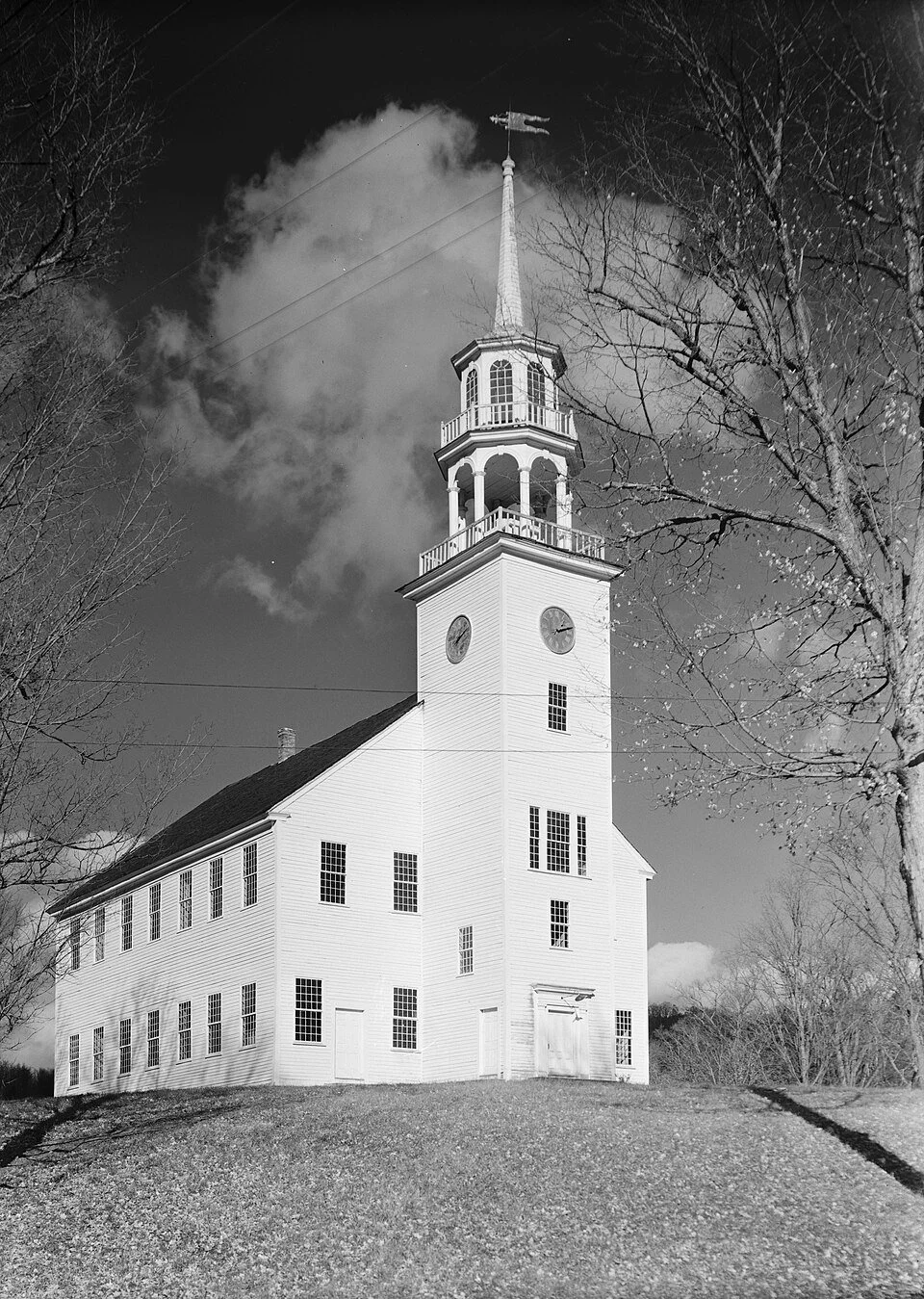 Strafford_vt_meeting_house.jpg